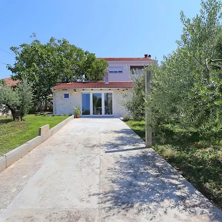 Ferienhaus Charming Holiday House Mini Mia Zadar