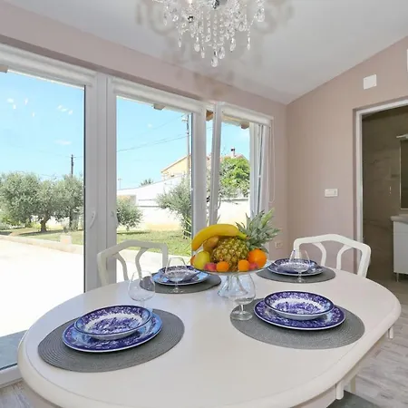 Charming Holiday House Mini Mia