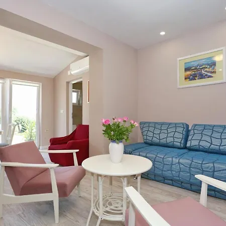 Charming Holiday House Mini Mia